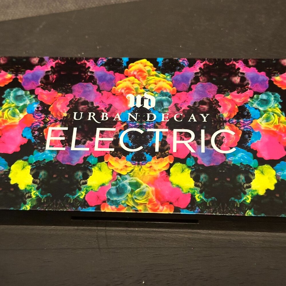 Urban Decay - Electric Eyeshadow Palette